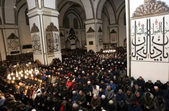 Müftü Turan, Sosyal Medyadan Çağrı Yaptı, Bursalılar Ulucami'ye akın etti.