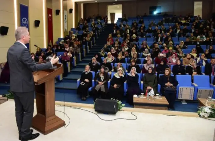 Gaziantep'te Aile Okulu Seminerine Yoğun İlgi