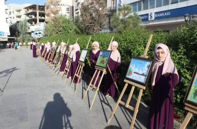 Kur'an kursu öğrencileri resim sergisi açtı