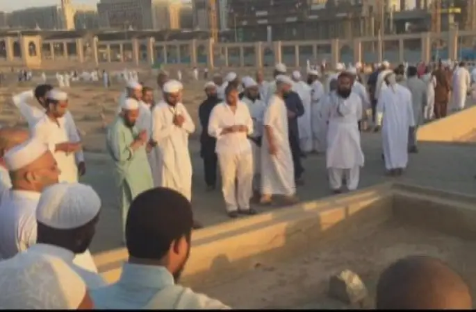 Cennet'ül Baki Kabristanı'na Ziyaretçi Akını