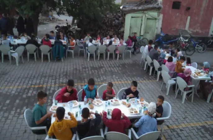 Hüyükte Çocukların İftar Sevinci...