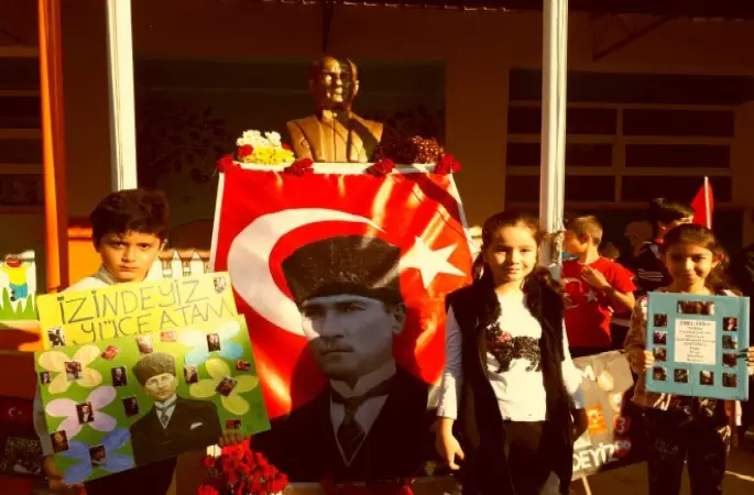 Gazipaşa İlkokulunda 10 Kasım Atatürk'ü Anma Programı yapıldı.