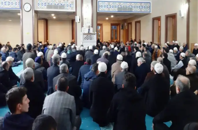 Adanalılar Sabah Namazında Bahar Kalkanı Harekatı İçin Dua Etti