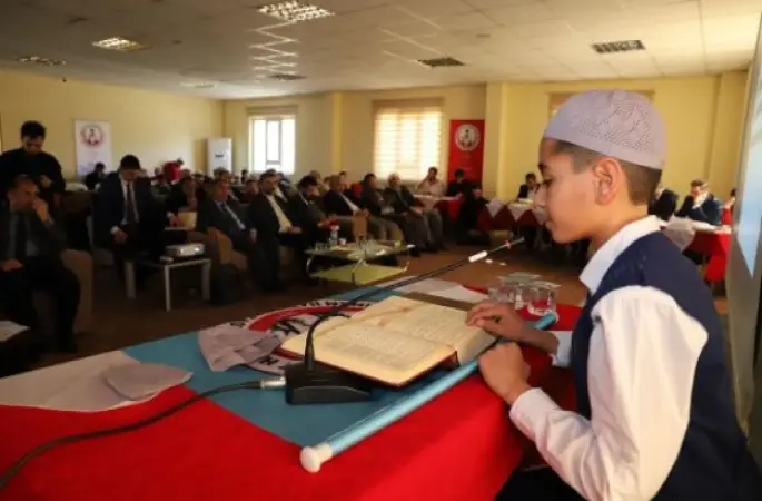 Okullar arası Kur'an-ı Kerim'i güzel okuma yarışması