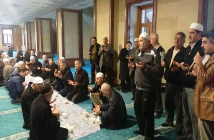 Ramazanoğlu Caminde Sabah Namazı  Buluşmalarına Devam Ediliyor.