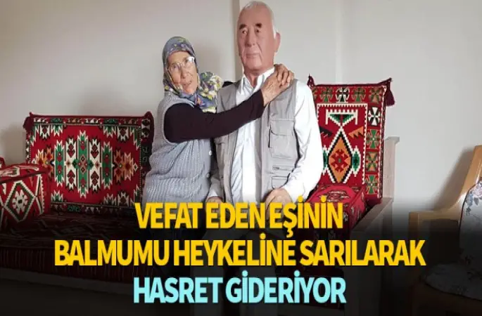 Vefat Eden Eşinin Balmumu Heykeline Sarılarak Hasret Gideriyor