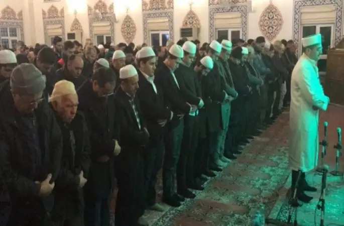 İzmir'de gençler sabah namazında buluştu