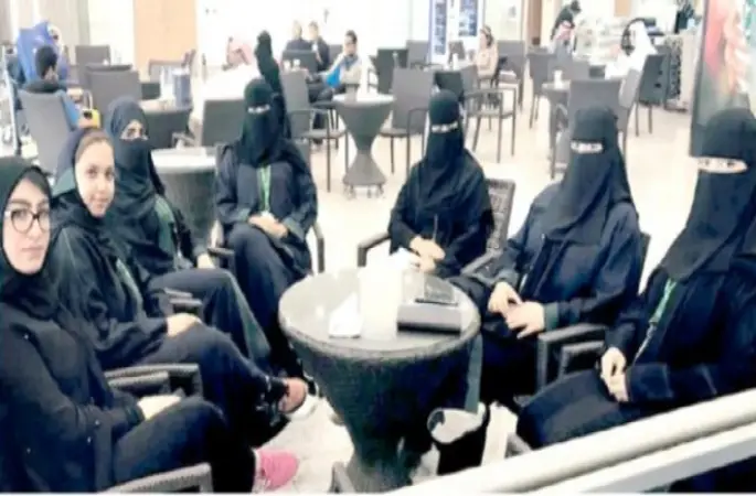 20 Suudi kadın havaalanında misafirperverlik işlerine girdi