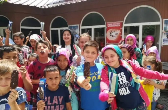 Kur'an kursu öğrencilerini serinleten ikram