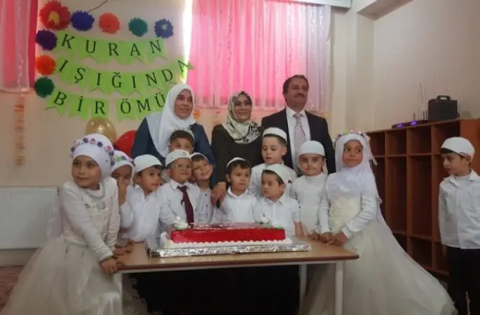 Minik öğrenciler kumbaralarını Yemen için bağışladı