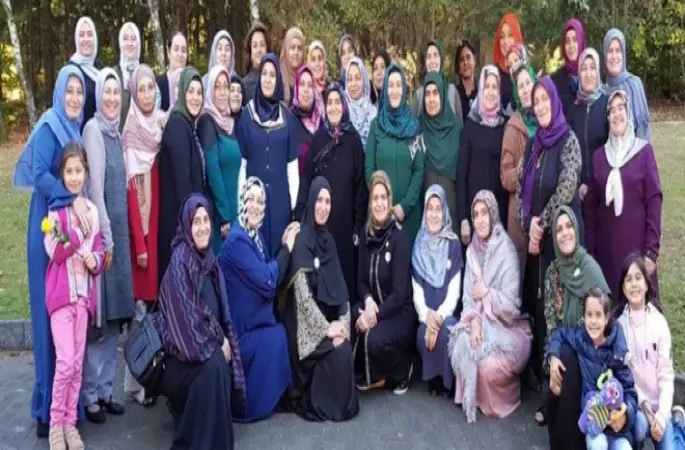 Kadınlar camilerde de varlık göstermeli