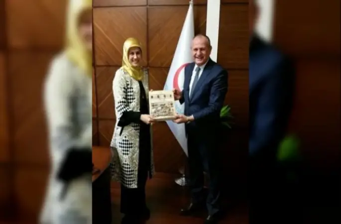 Müsteşar Yardımcısına İmam Hatip Kitabı Hediye Edildi