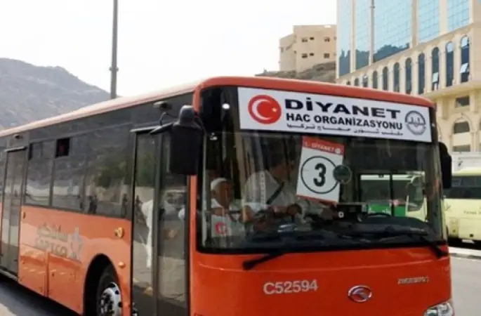 Kabe'ye giden servisleri kaldırdı