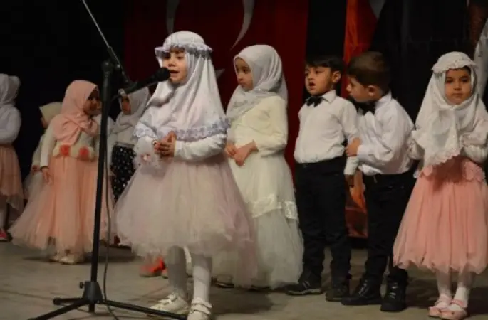 4-6 yaş Kur'an kursu çocuklarının Mevlid etkinliği göz doldurdu