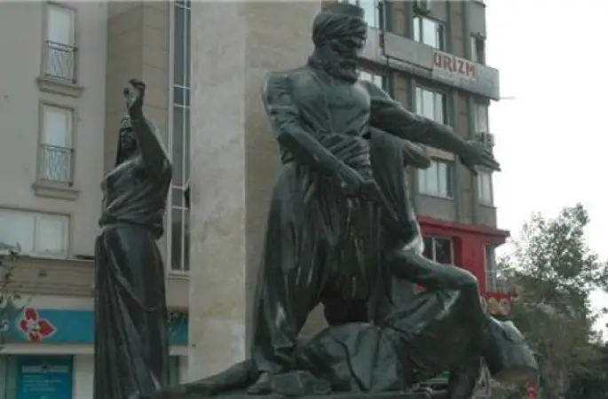 Sütçü İmam Unutuldu. 3 Kişi Dua Ederek Andı