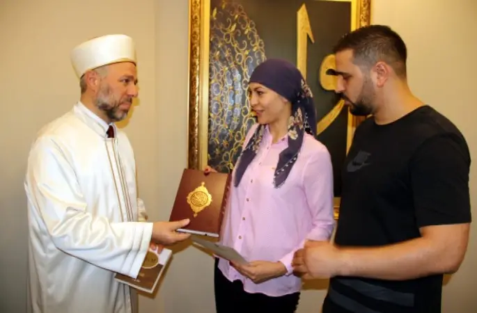 Kelime-i şehadet getirirken döktüğü gözyaşlarıyla Müslüman oldu