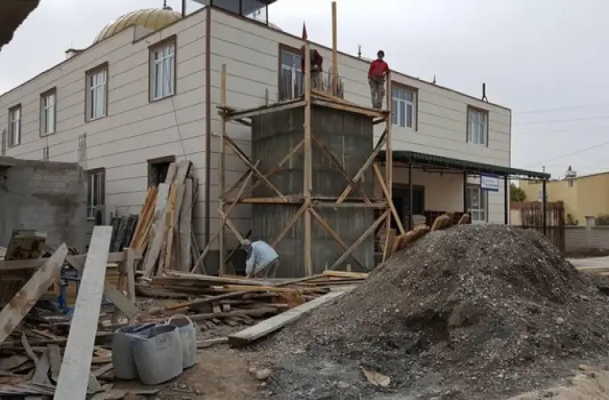 Minaresi yarım kalan cami yardım bekliyor