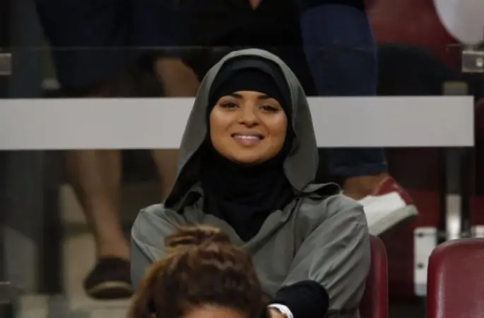 Belhanda'nın Eşi Amal, Tribünün En Dikkat Çeken İsmi Oldu