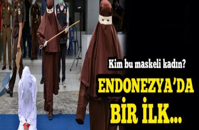 Endonezya'nın ilk kadın kırbaçcısı görüntülendi