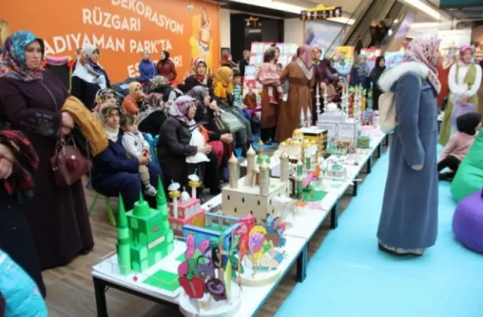 Kuran öğrenen minik öğrencilerin sergisi büyük beğeni topladı