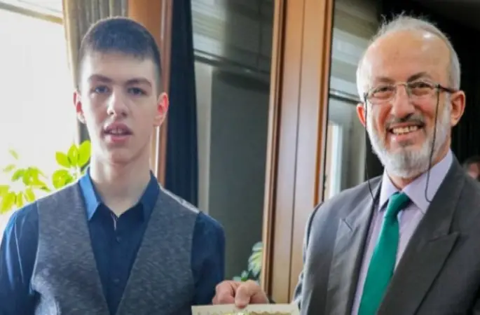 16 yaşındaki otizmli genç hafız oldu