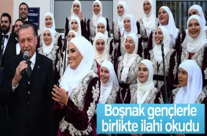 Cumhurbaşkanı Erdoğan, Boşnak gençlerle ilahi söyledi