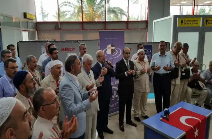 Adanalı  Hacı Adayları Kutsal Topraklara Uğurlandı