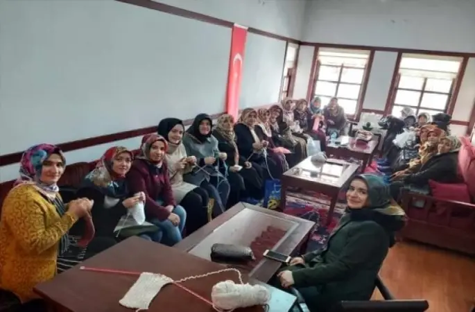 Malatyalı öğrenciler ve kadınlar İdliblilere battaniye ve kışlık giysi örecek