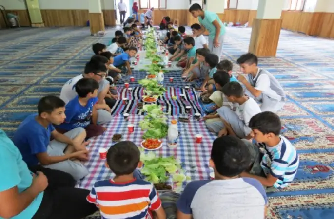 Yaz kuran Kursu Öğrencilerine Çiğ Köfte sürprizi