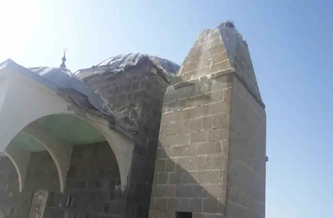 Kars'ta Minareye yıldırım düştü