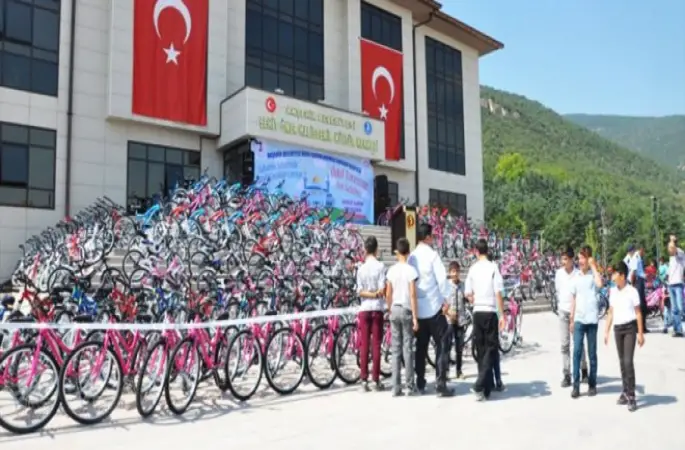 40 gün boyunca sabah namazına giden 520 çocuğa bisiklet hediyesi