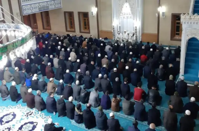 Çukurova'da sabah namazında şehitler için dua edildi