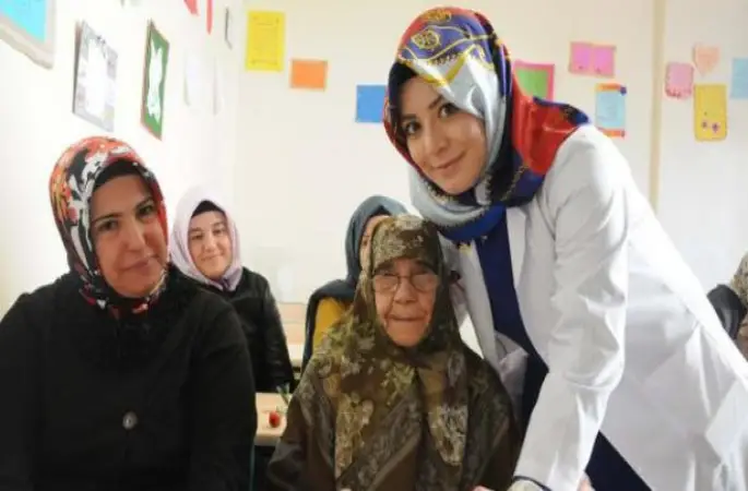 93 yaşında Kuran-ı Kerim okumayı öğrendi