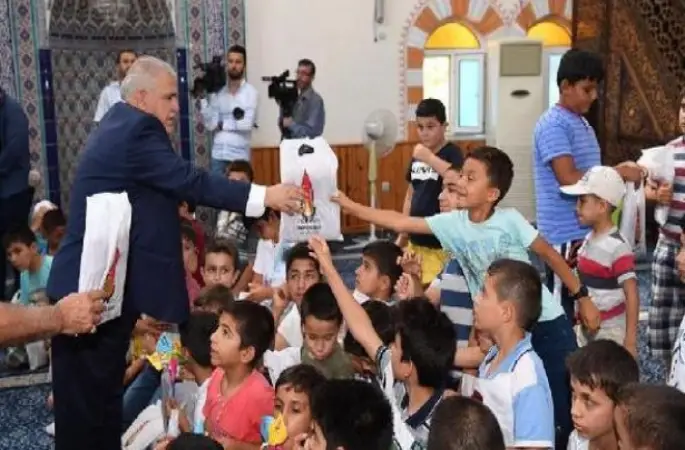 Onikişubat'tan Kur'an Kursu çocuklarına hediye