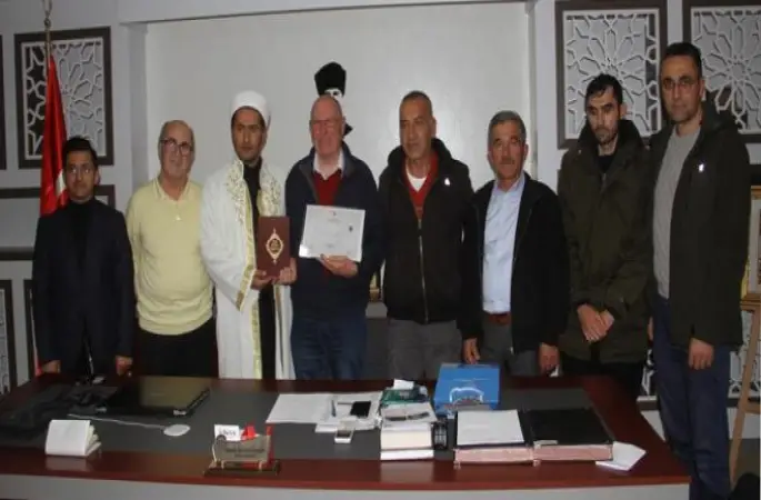 İngiliz Clif, Müslüman olup 'Cemil' adını aldı