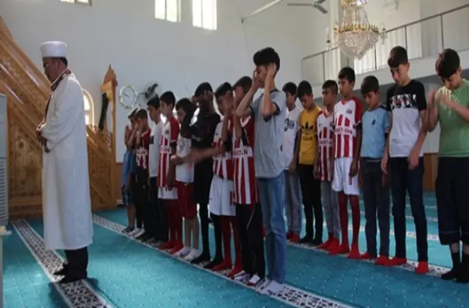 Bu İmam Başka İmam