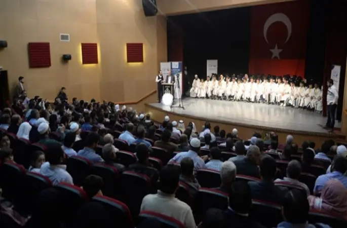 Kilis'te 98 Suriyeli hafız icazet aldı