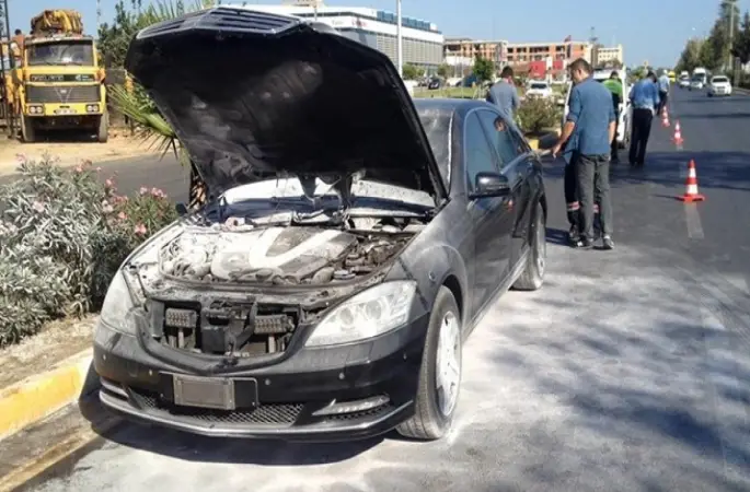Dışişleri eski Bakanı Mevlüt Çavuşoğlu'nun makam aracı alev aldı