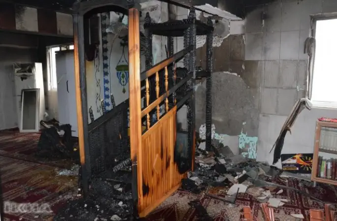 Yangında zarar gören cami hayırseverlerin desteklerini bekliyor