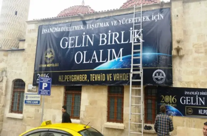 Seyhan Kutlu Doğum Haftasında Pankartlarla Donatıldı.