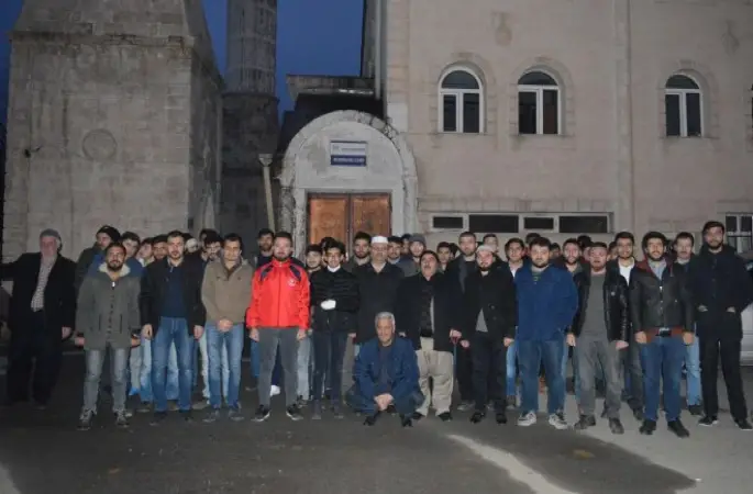 Gençler sabah namazında buluştu