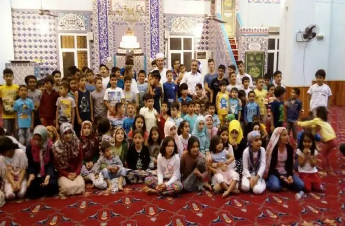 Çukurova’da Yaz Kuran Kursu Öğrencilerine İftar Yemeği Verildi