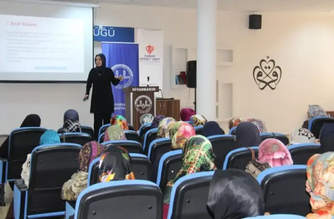 Kur'an kursu öğreticilerine formasyon eğitimi