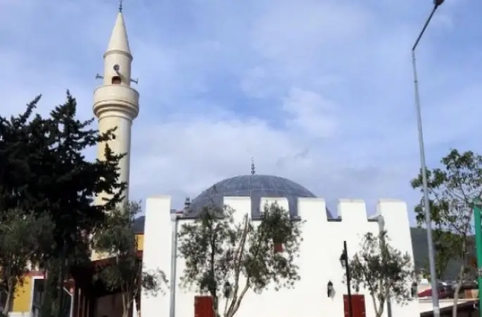 Tarihi cami yeniden ibadete açıldı