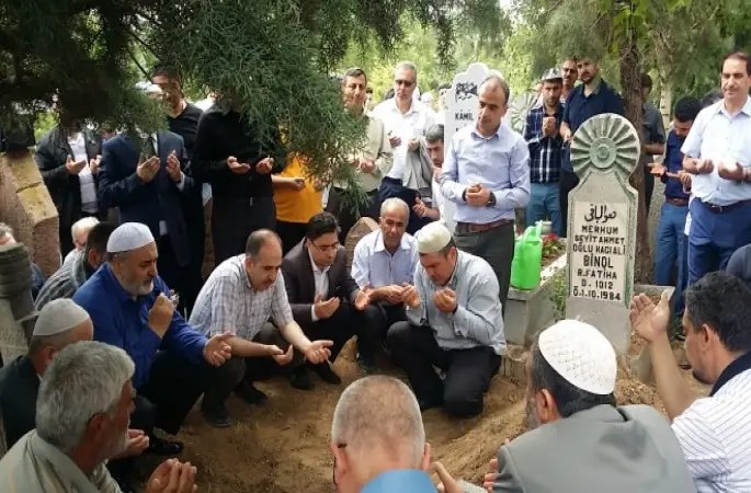 Müftü Güller , gözyaşları içerisinde kızının cenaze namazını kıldırdı