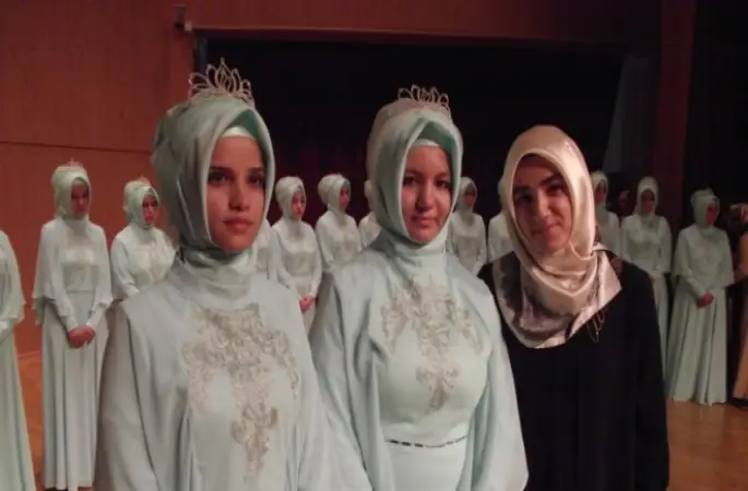 Hafızlar Taç Giyip Sertifikalarını Aldı