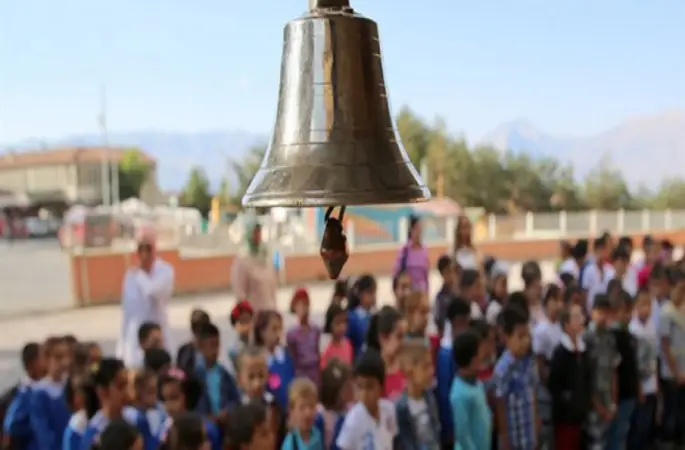 Eğitimde de israf,3 yıl boşu boşuna okula gidiyoruz