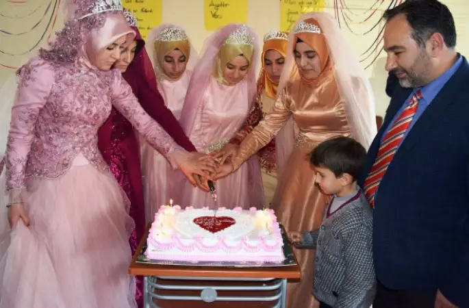 Erdemli’de 6 Hafize Hafızlık Tacını giydi.