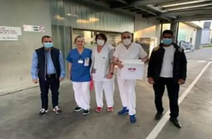 Gurbetçilerimiz,Fransa’da Hastane Personeline Maske Hediye Etti
