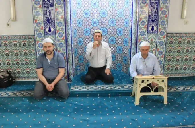 Osmaneli'de hafız imam hatipler ezberden mukabele okuyor